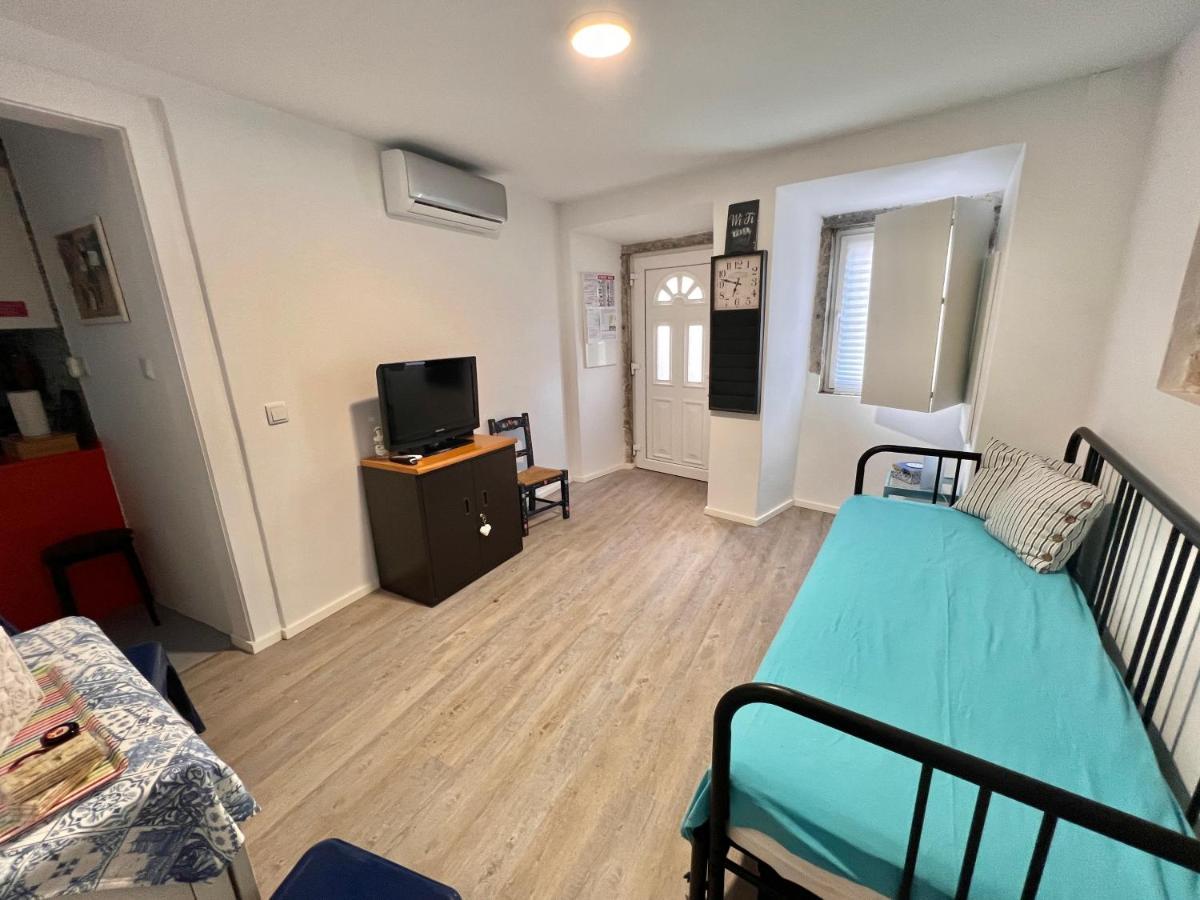 Apartamento 1 Quarto, Com Patio, Em Frente Praia Paço de Arcos Extérieur photo