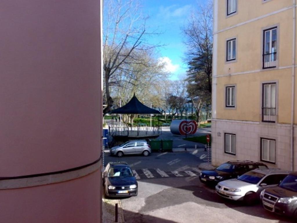 Apartamento 1 Quarto, Com Patio, Em Frente Praia Paço de Arcos Extérieur photo